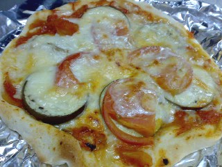 トマト&なすのピザ