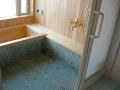 十和田石を張った浴室