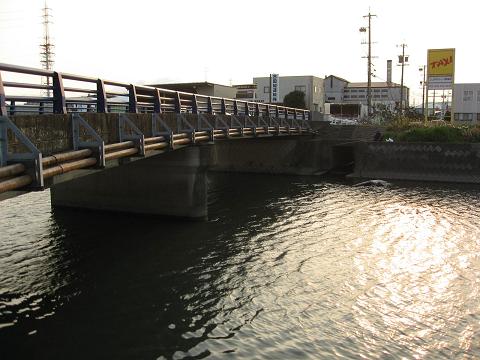 慶応橋と柚木川